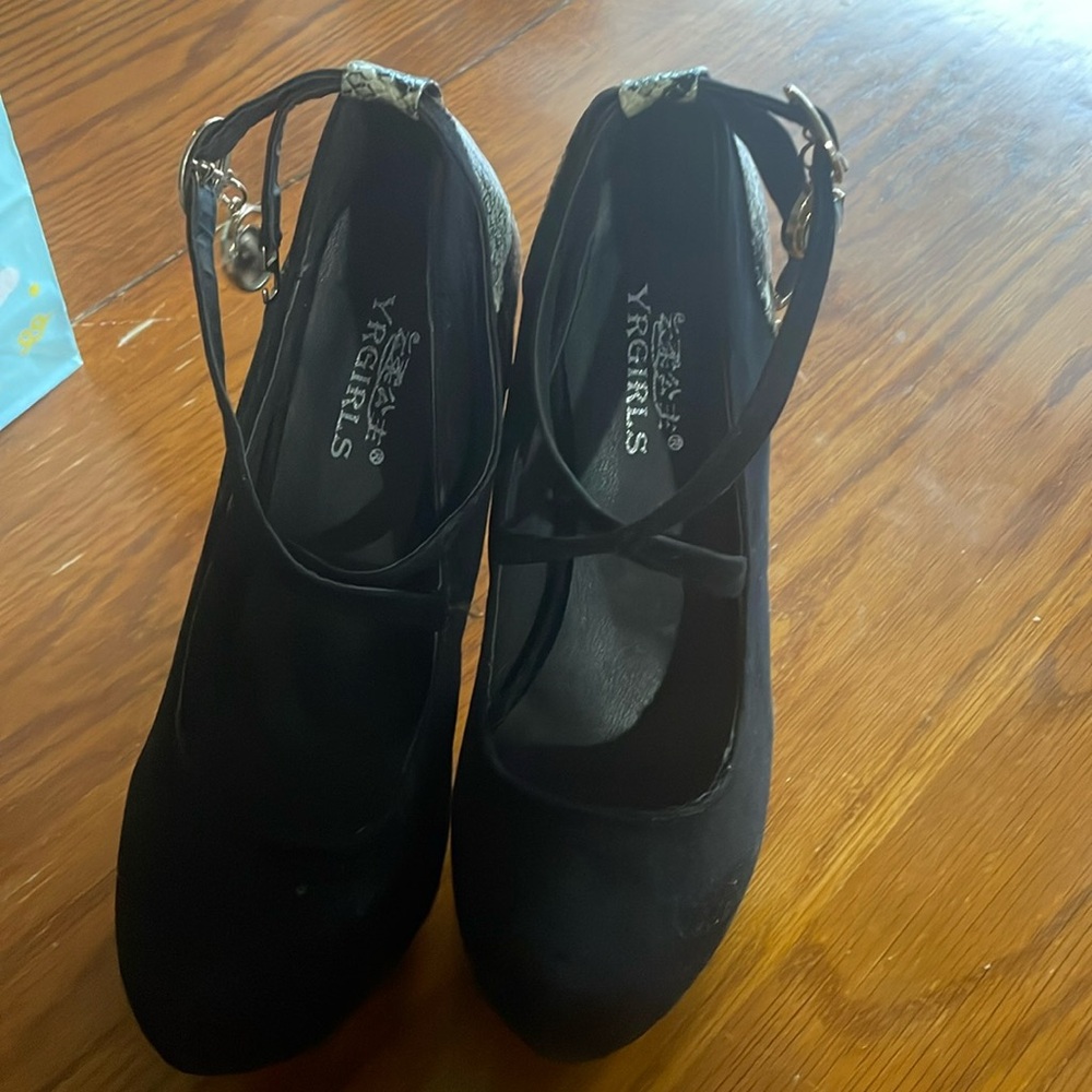 YRGirls size 38 brand new heels never worn